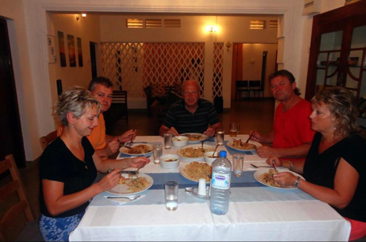Dions Guest House Негомбо Экстерьер фото
