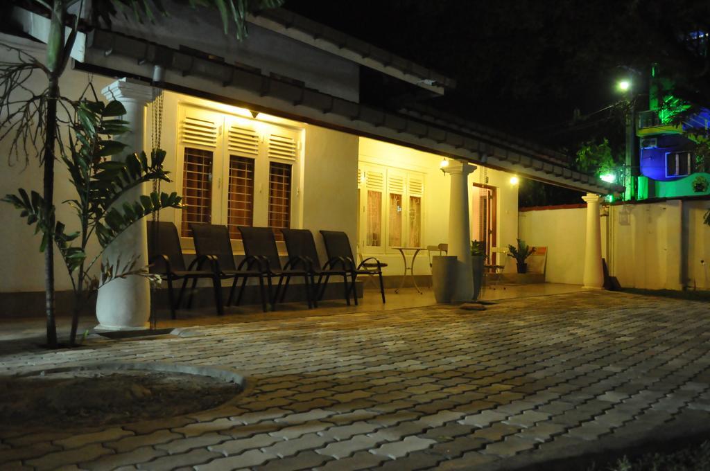 Dions Guest House Негомбо Экстерьер фото