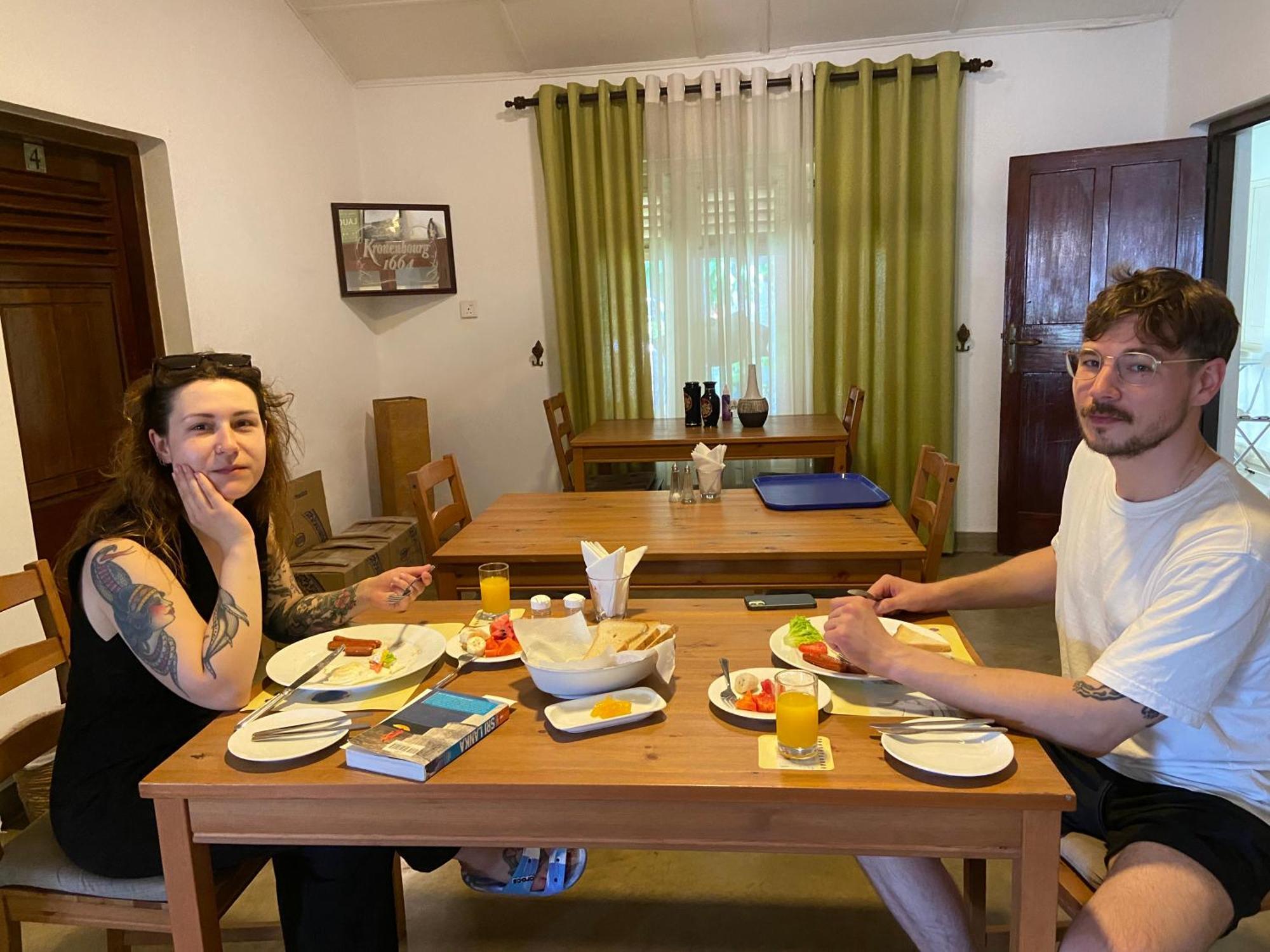 Dions Guest House Негомбо Экстерьер фото