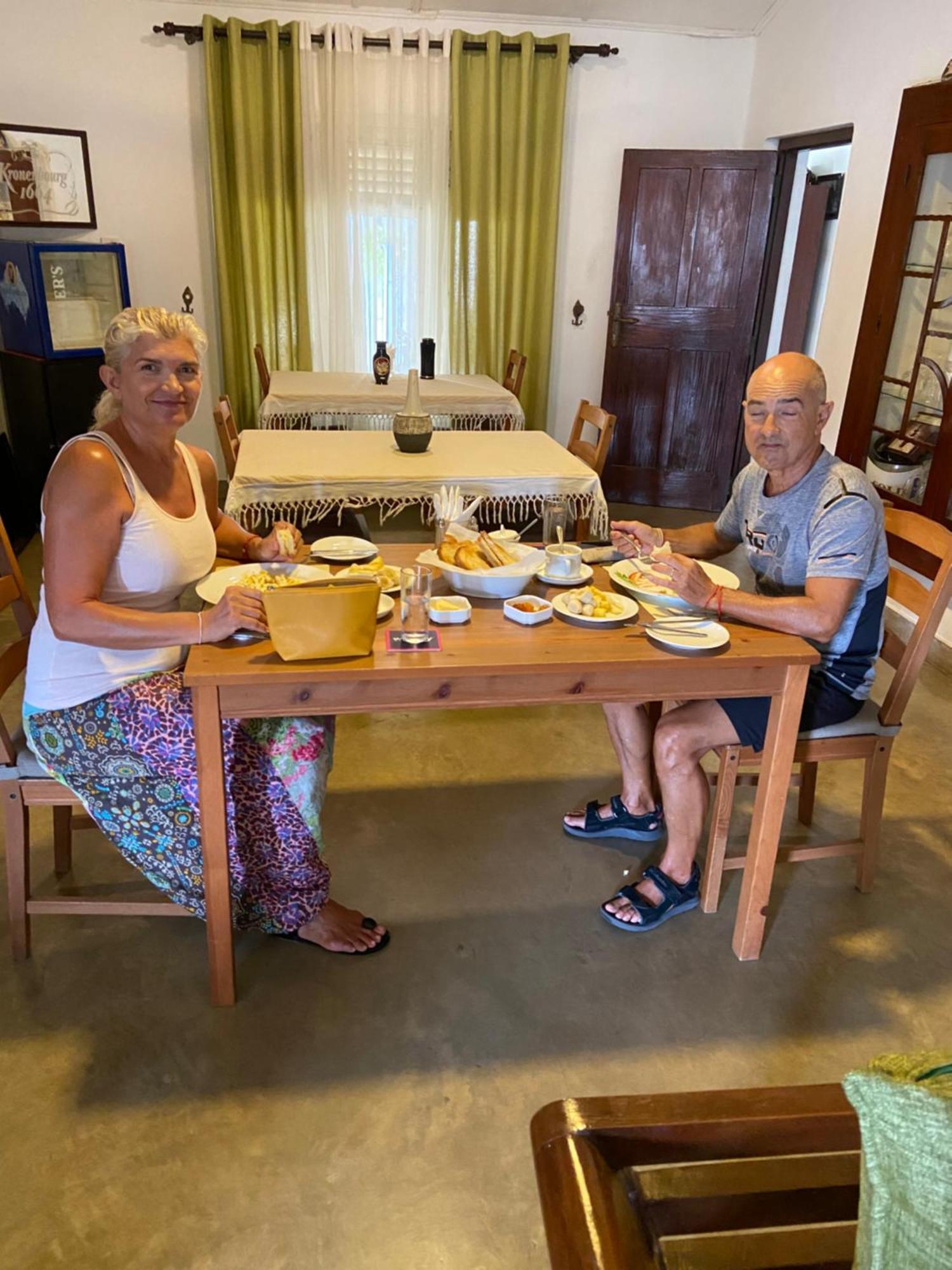 Dions Guest House Негомбо Экстерьер фото