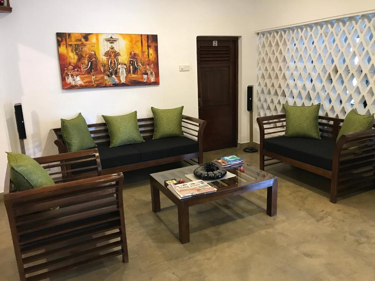 Dions Guest House Негомбо Экстерьер фото